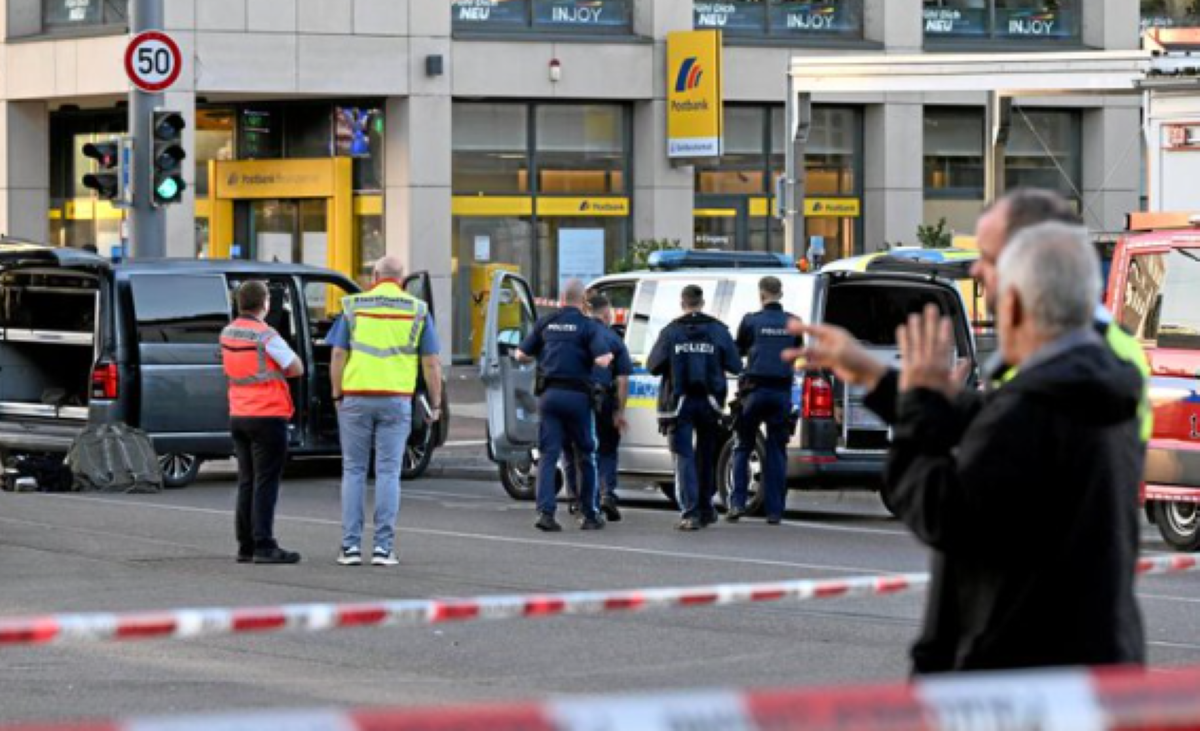 Paura in Germania, esplosione alla stazione centrale di Augusta: due feriti. Chiusi l’edificio e il binario 1 Paura in Germania, esplosione alla stazione centrale di Augusta: due feriti. Chiusi l’edificio e il binario 1