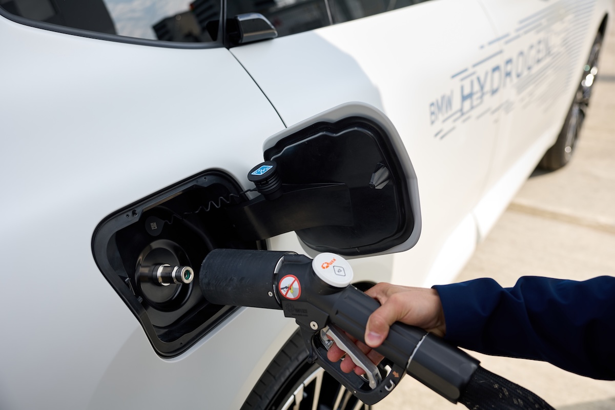 BMW iX5 Hydrogen, fino a 750 km di autonomia e rifornimento in meno di 5 minuti BMW iX5 Hydrogen, fino a 750 km di autonomia e rifornimento in meno di 5 minuti