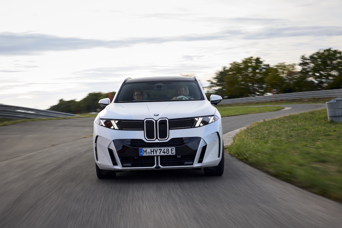 BMW iX5 Hydrogen, fino a 750 km di autonomia e rifornimento in meno di 5 minuti BMW iX5 Hydrogen, fino a 750 km di autonomia e rifornimento in meno di 5 minuti