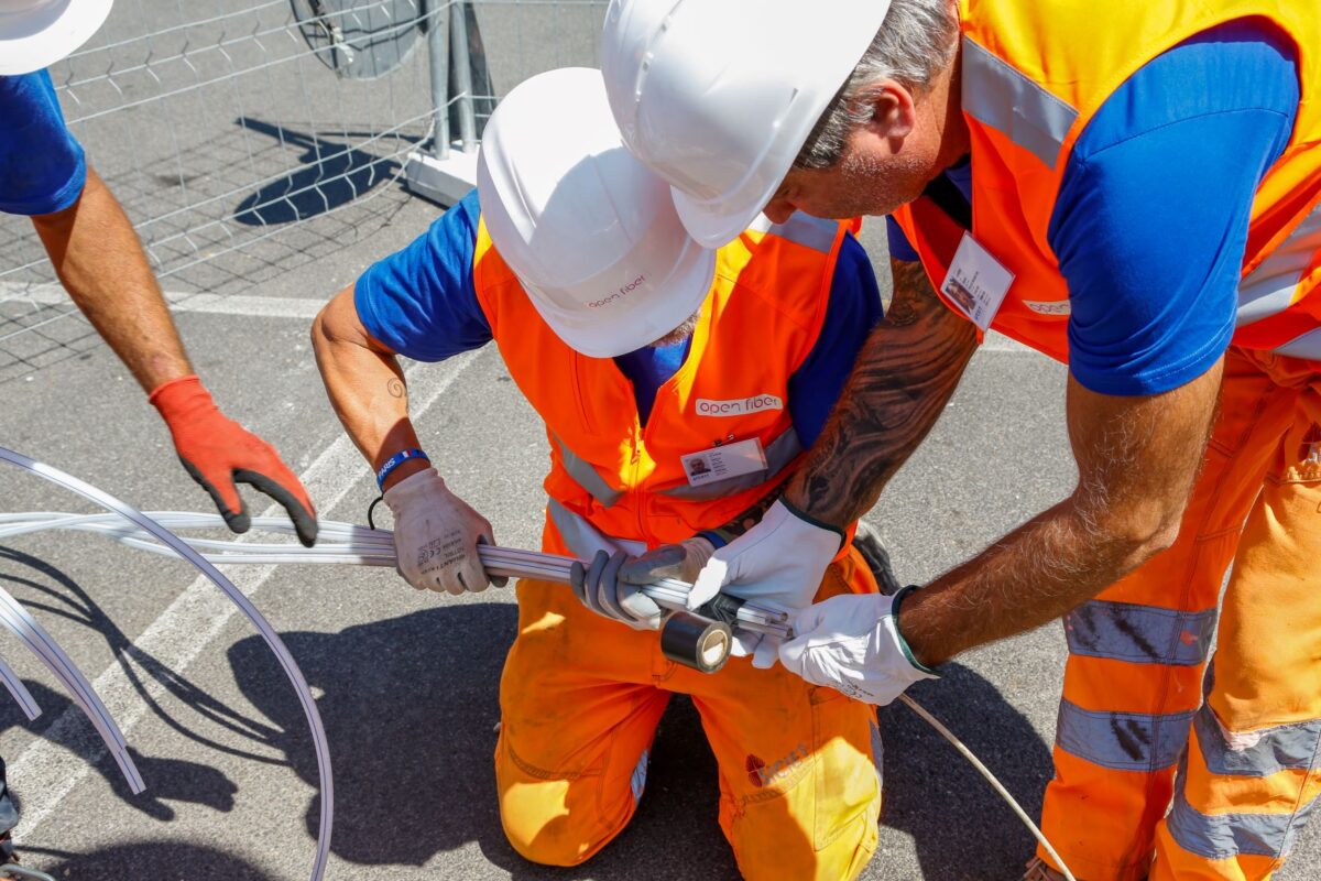 Open Fiber porta la fibra a 1 Giga a Castelluccio dei Sauri: mille immobili connessi Open Fiber porta la fibra a 1 Giga a Castelluccio dei Sauri: mille immobili connessi
