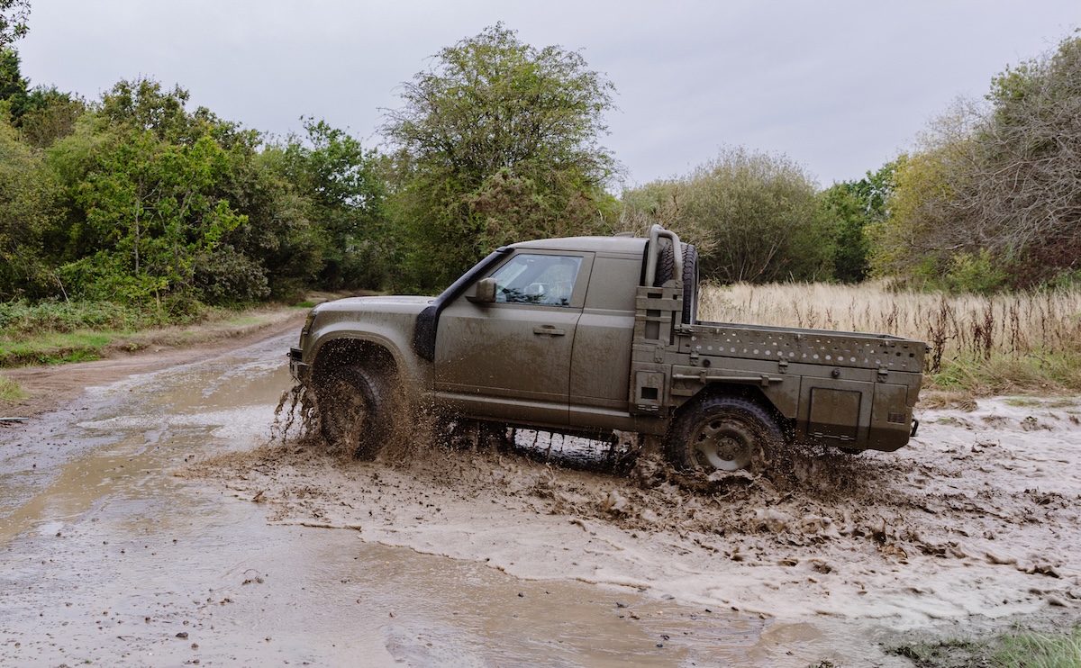 Defender Wolf Series II, debutta il nuovo fuoristrada militare per Regno Unito e NATO Defender Wolf Series II, debutta il nuovo fuoristrada militare per Regno Unito e NATO