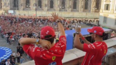 Formula 1, bagno di folla a Milano per Hamilton e Leclerc: “A Monza crediamo nella vittoria”