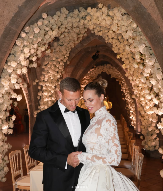 Ilary Blasi e Bastian Müller, quanto è costato il matrimonio da favola a Ravello Ilary Blasi e Bastian Müller, quanto è costato il matrimonio da favola a Ravello
