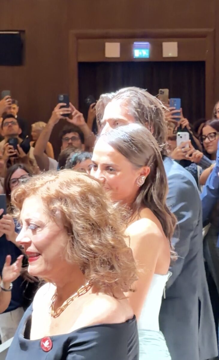 Venezia 83, otto minuti di applausi per The Echo Chamber. E il Lido entra nella seconda settimana Venezia 83, otto minuti di applausi per The Echo Chamber. E il Lido entra nella seconda settimana