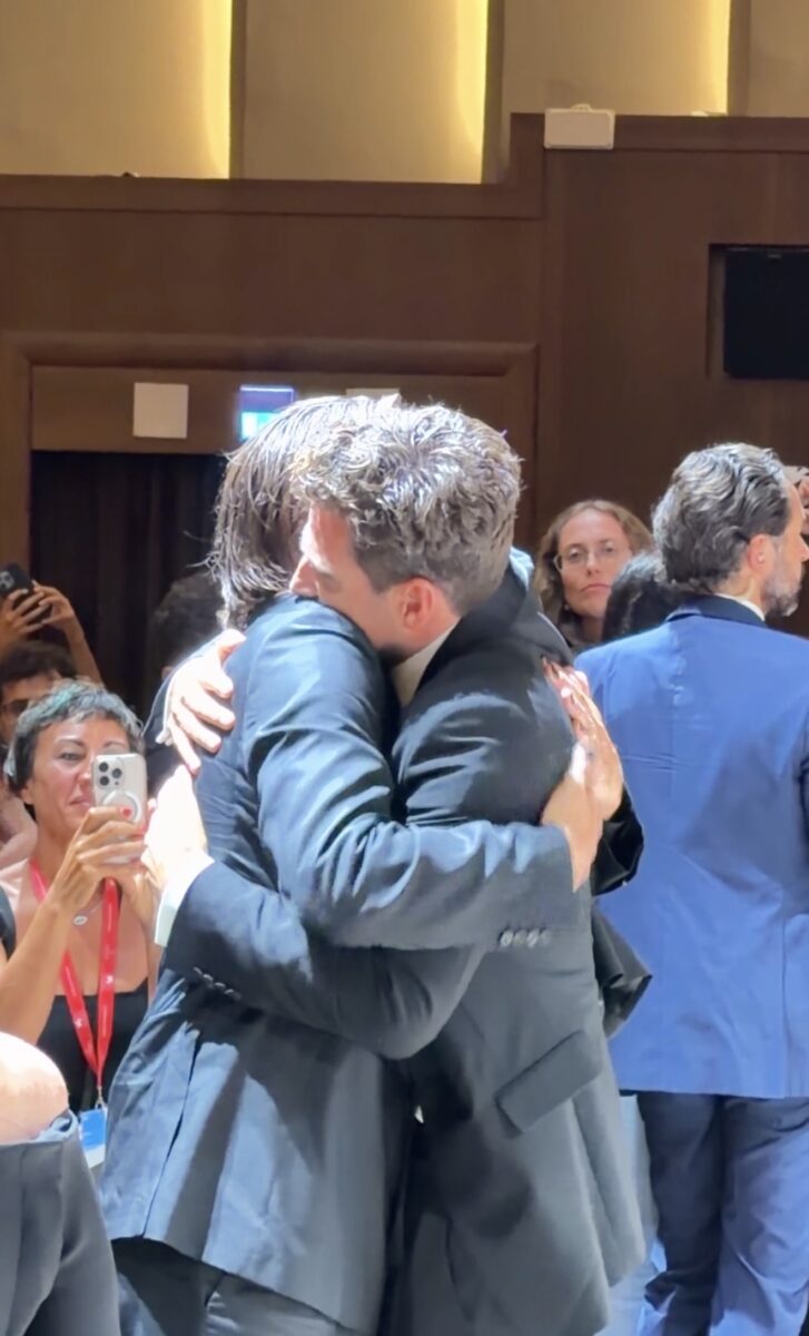 Venezia 83, otto minuti di applausi per The Echo Chamber. E il Lido entra nella seconda settimana Venezia 83, otto minuti di applausi per The Echo Chamber. E il Lido entra nella seconda settimana