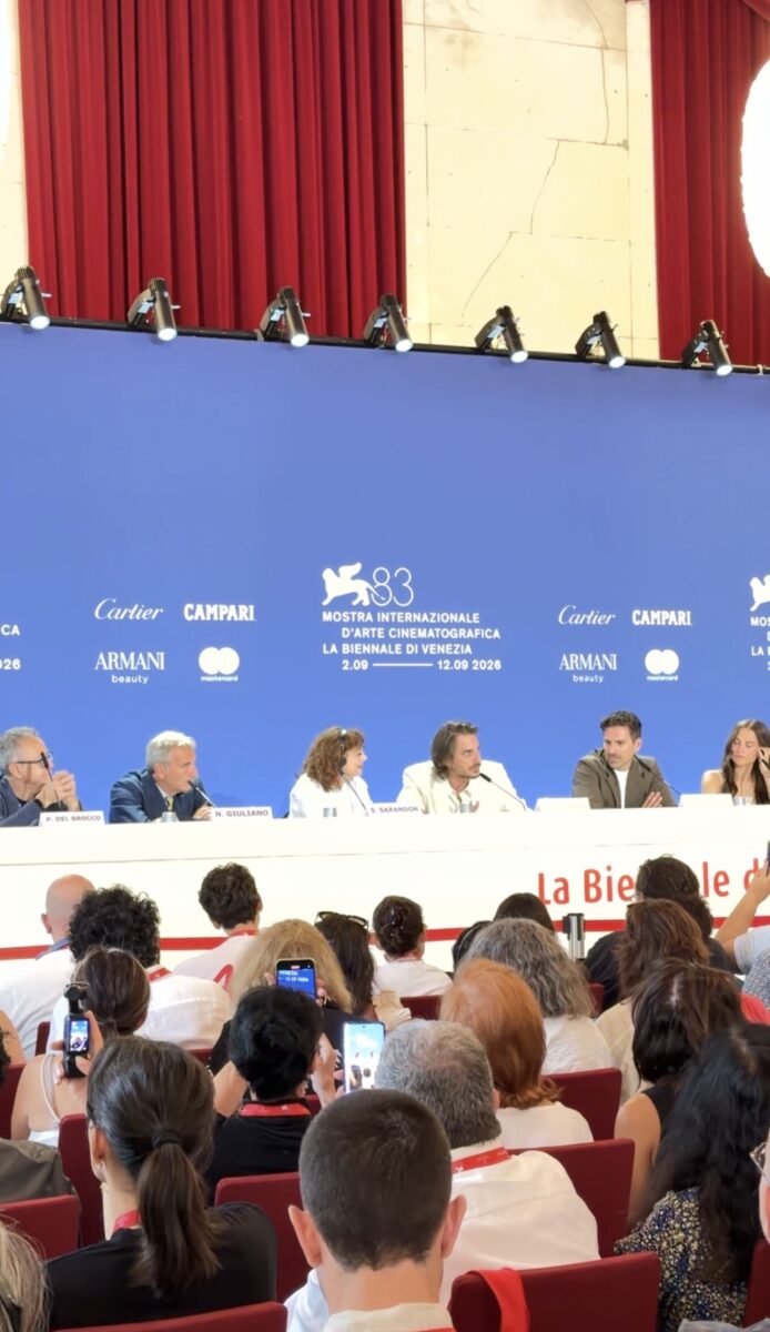 Venezia 83, otto minuti di applausi per The Echo Chamber. E il Lido entra nella seconda settimana Venezia 83, otto minuti di applausi per The Echo Chamber. E il Lido entra nella seconda settimana