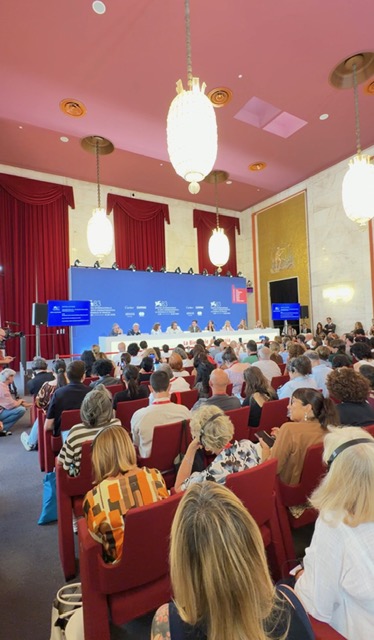 Venezia 83, otto minuti di applausi per The Echo Chamber. E il Lido entra nella seconda settimana Venezia 83, otto minuti di applausi per The Echo Chamber. E il Lido entra nella seconda settimana