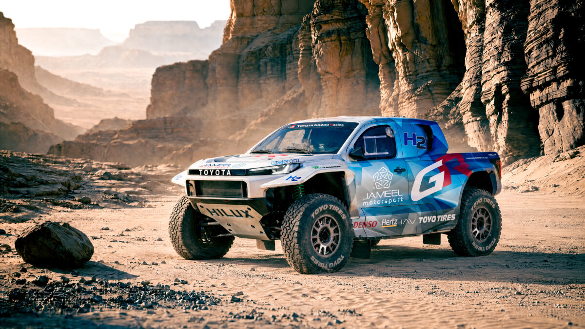 Toyota alla Dakar 2027 con un Hilux a idrogeno Toyota alla Dakar 2027 con un Hilux a idrogeno
