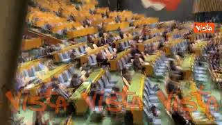 Applauso per Zelensky al termine del suo intervento all’Assemblea Generale delll’Onu