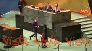 Applauso per Sanchez al termine del suo intervento all’Assemblea Generale dell’Onu