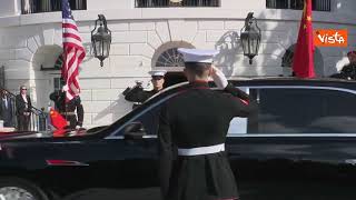 Trump e Melania ricevono Xi Jinping e la moglie alla Casa Bianca. Stretta di mano tra i Presidenti