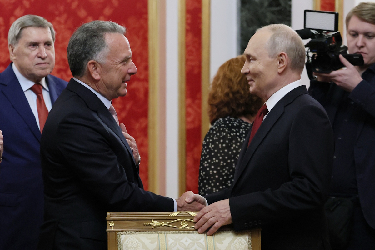 L’America più impresentabile parla con Putin mentre l’Europa non ha trovato nessuno capace di farlo: un regalo ai sovranisti L’America più impresentabile parla con Putin mentre l’Europa non ha trovato nessuno capace di farlo: un regalo ai sovranisti