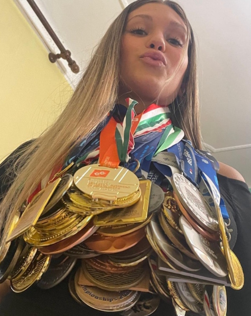 Miss Italia, chi è la vincitrice Sarah Rizea: la 18enne da “100 medaglie” Miss Italia, chi è la vincitrice Sarah Rizea: la 18enne da “100 medaglie”