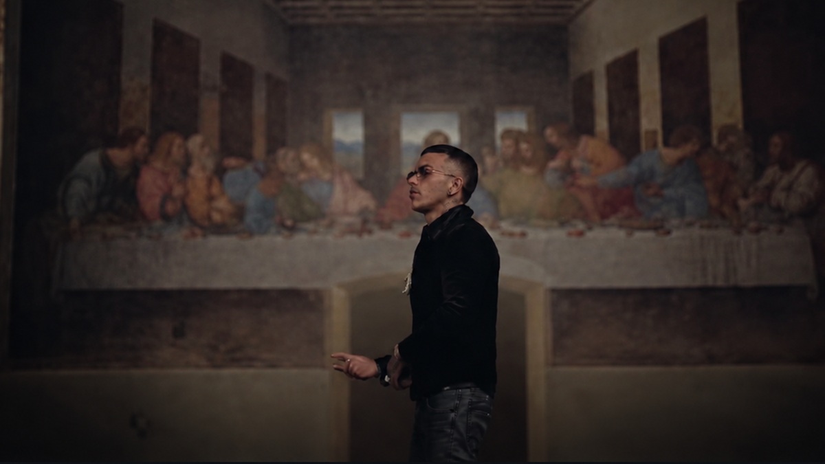 Il nuovo video di Sfera Ebbasta dentro il Cenacolo, è bufera. Cgil: “Bene culturale svilito” Il nuovo video di Sfera Ebbasta dentro il Cenacolo, è bufera. Cgil: “Bene culturale svilito”