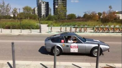 Violenza sulle donne, le auto storiche sfilano da Legnano a Milano per promuovere il numero di sostegno 1522