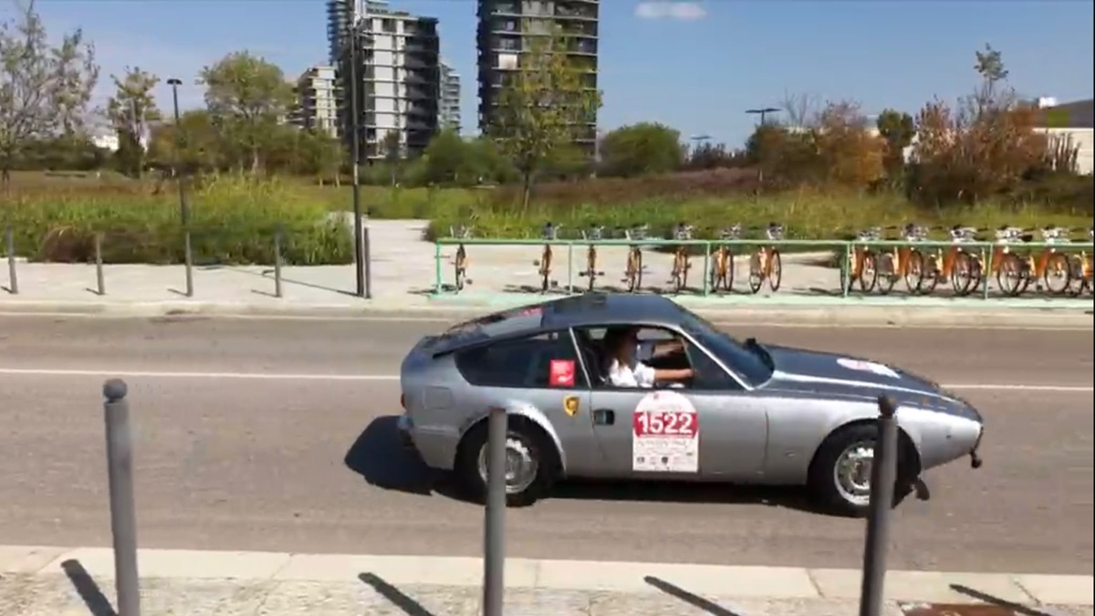 Violenza sulle donne, le auto storiche sfilano da Legnano a Milano per promuovere il numero di sostegno 1522 Violenza sulle donne, le auto storiche sfilano da Legnano a Milano per promuovere il numero di sostegno 1522