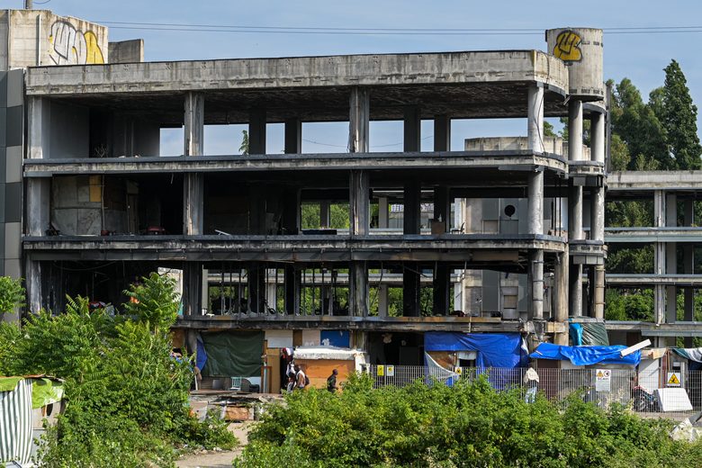 Ecomostro di Via Tallone, dopo l’ennesimo blitz arriva la data per la demolizione