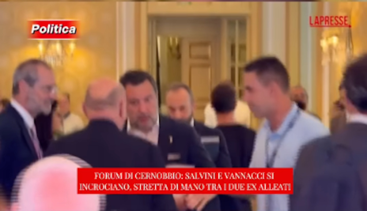 Colpo di scena a Cernobbio, la “fredda” stretta di mano tra Vannacci e Salvini – VIDEO Colpo di scena a Cernobbio, la “fredda” stretta di mano tra Vannacci e Salvini – VIDEO