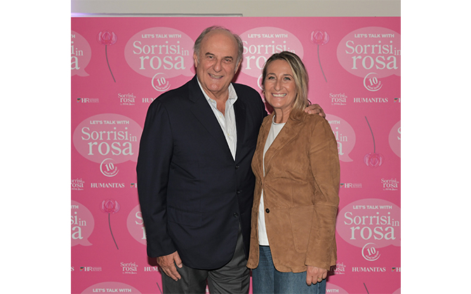 Gerry Scotti riceve un riconoscimento da protagonista con Sorrisi in Rosa e IULM