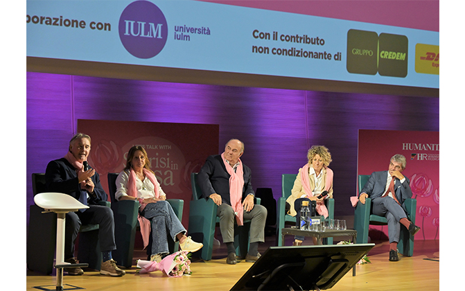 Gerry Scotti riceve un riconoscimento da protagonista con Sorrisi in Rosa e IULM