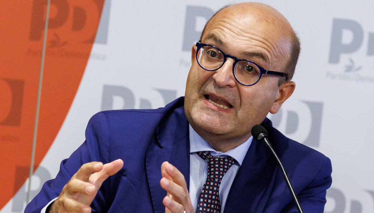 Economia sommersa, tre nuovi lavoratori su dieci sono irregolari. Misiani (Pd): “Il governo esalta i record ma ignora una realtà da Terzo Mondo” Economia sommersa, tre nuovi lavoratori su dieci sono irregolari. Misiani (Pd): “Il governo esalta i record ma ignora una realtà da Terzo Mondo”