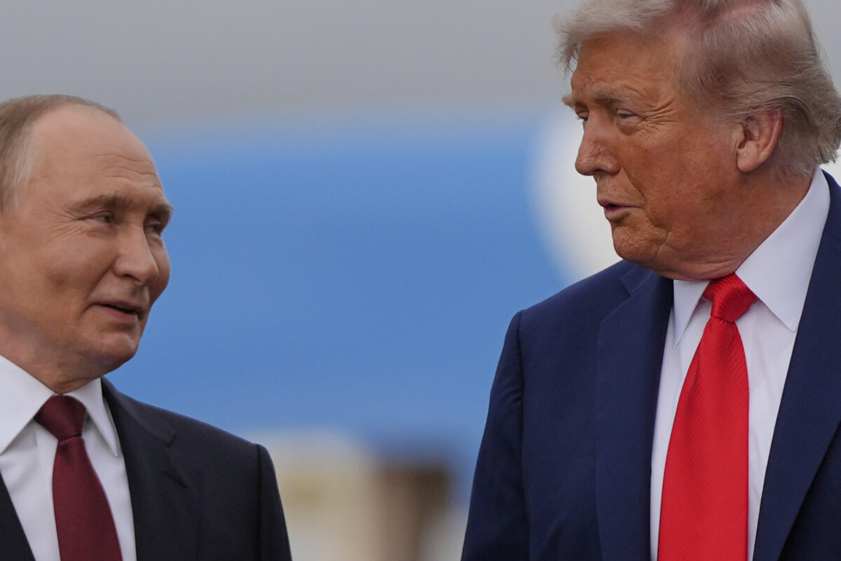 Trump-Putin, accordo sul diesel: milioni di barili russi agli Usa, stop alle sanzioni fino ad aprile. Zelensky: “Regali a Mosca non porteranno la pace” Trump-Putin, accordo sul diesel: milioni di barili russi agli Usa, stop alle sanzioni fino ad aprile. Zelensky: “Regali a Mosca non porteranno la pace”