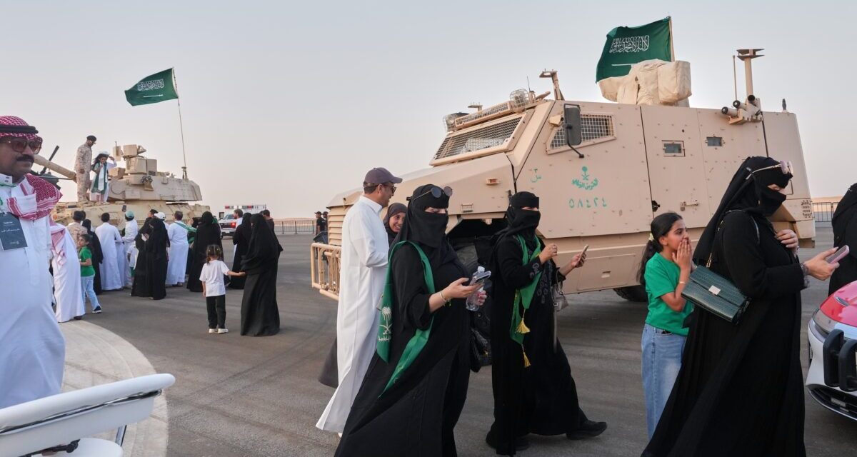 Arabia Saudita, esplosione all’aeroporto di Riad per un missile scagliato dagli Houthi. Decine i feriti, in corso l’evacuazione dello scalo Arabia Saudita, esplosione all’aeroporto di Riad per un missile scagliato dagli Houthi. Decine i feriti, in corso l’evacuazione dello scalo