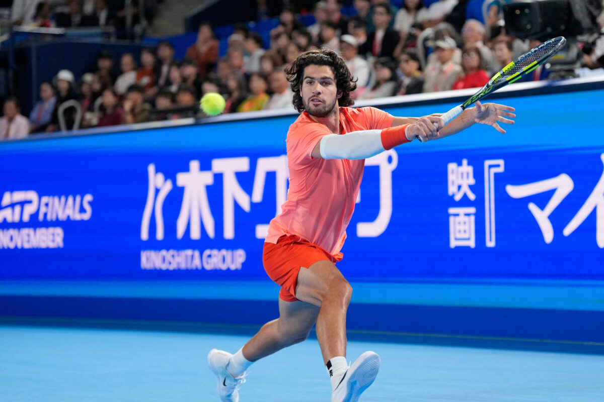 Tennis, Alcaraz fuori al terzo turno a Shanghai: Bergs vince in due set Tennis, Alcaraz fuori al terzo turno a Shanghai: Bergs vince in due set