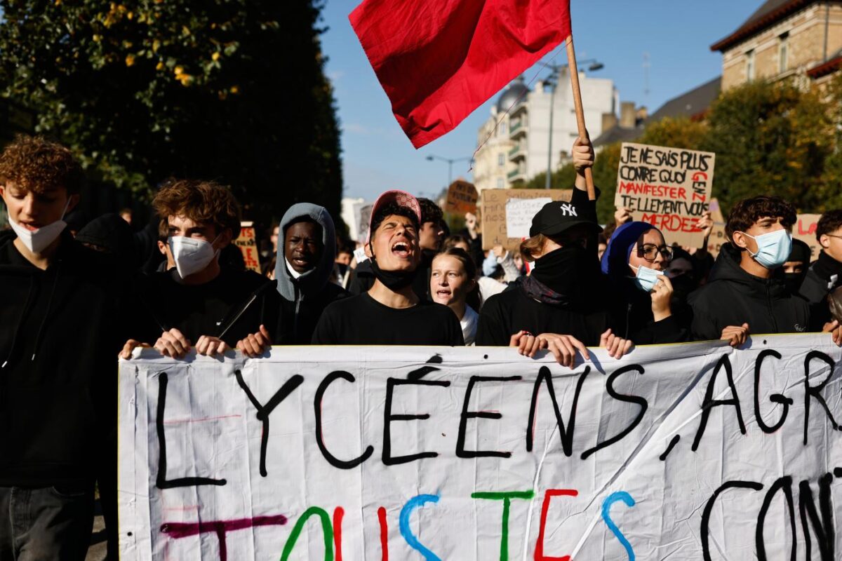 Francia, gli studenti scendono ancora in piazza: scontri a Lione e Marsiglia. Si stimano danni per 20 milioni Francia, gli studenti scendono ancora in piazza: scontri a Lione e Marsiglia. Si stimano danni per 20 milioni