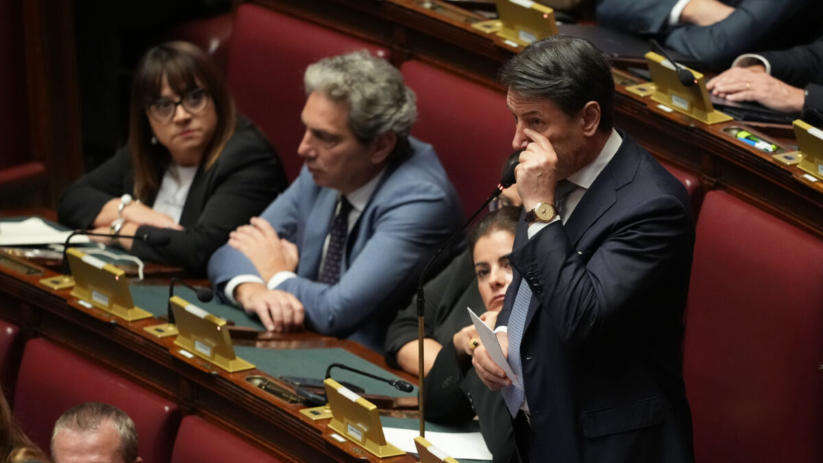 “Conte con la pochette agli Esteri e Schlein al Gay Pride”, imbarazzo in Aula per le parole di Barabotti (Lega)- VIDEO “Conte con la pochette agli Esteri e Schlein al Gay Pride”, imbarazzo in Aula per le parole di Barabotti (Lega)- VIDEO