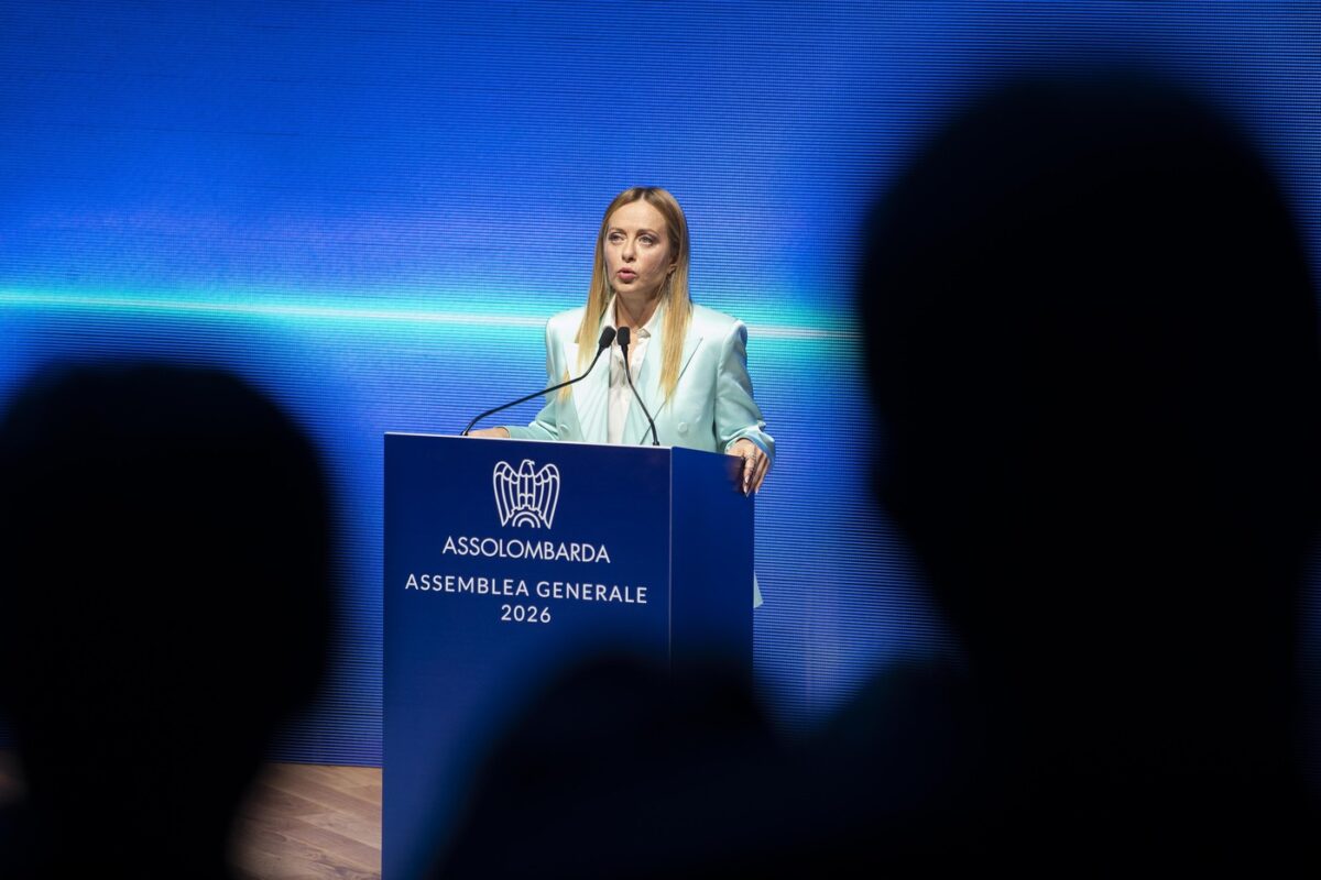 Meloni alza la voce: l’Europa ora deve scegliere se difendere la sua industria Meloni alza la voce: l’Europa ora deve scegliere se difendere la sua industria