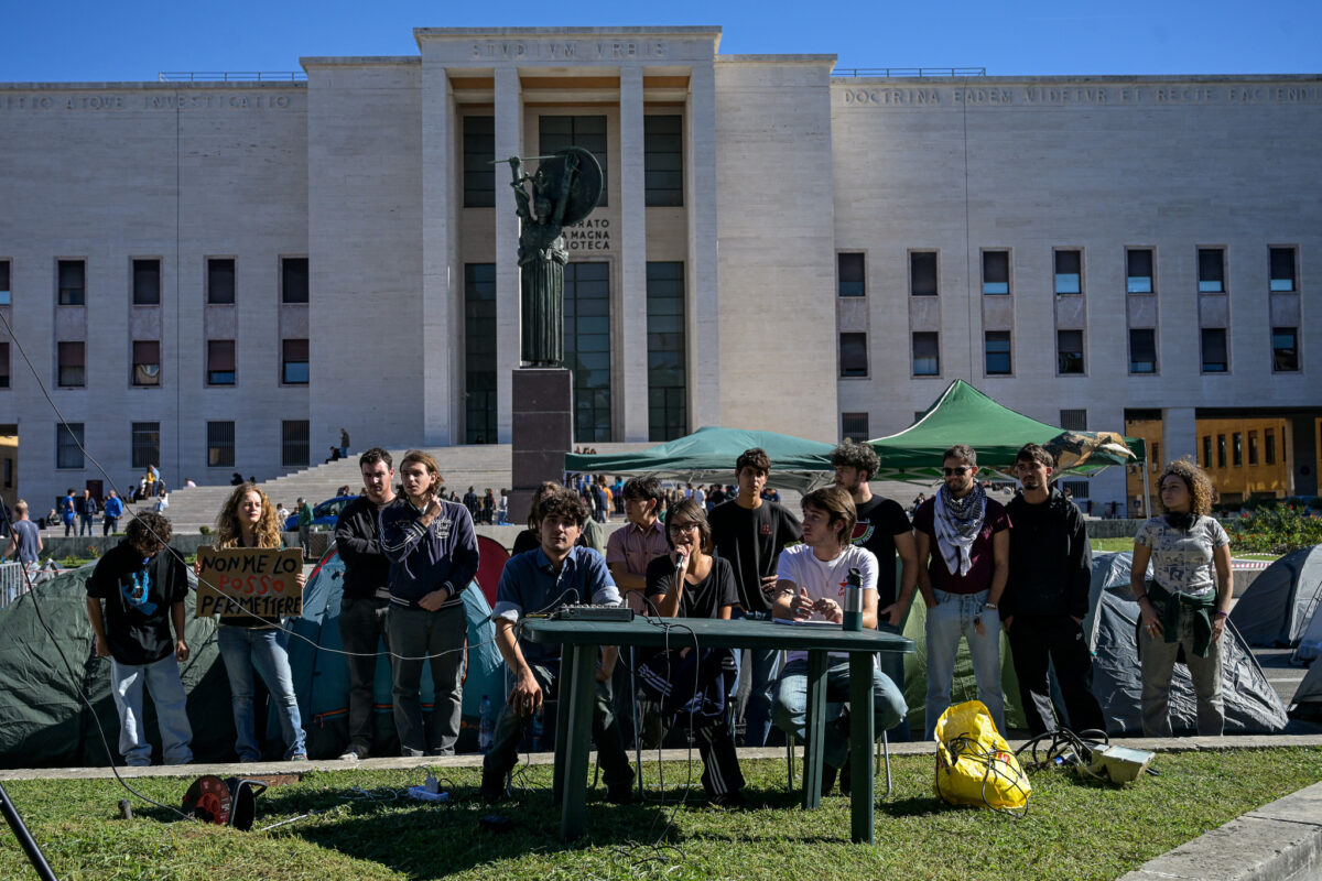 Scuole senza risorse e affitti choc: studiare a Roma è diventato un vero e proprio lusso Scuole senza risorse e affitti choc: studiare a Roma è diventato un vero e proprio lusso