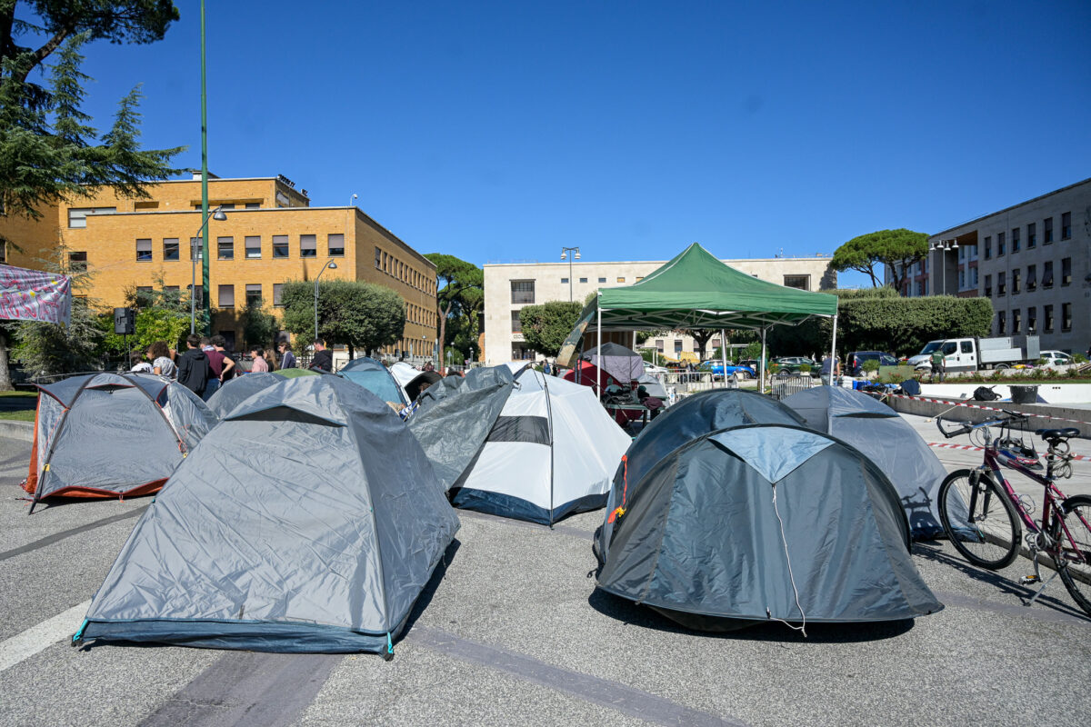 Scuole senza risorse e affitti choc: studiare a Roma è diventato un vero e proprio lusso Scuole senza risorse e affitti choc: studiare a Roma è diventato un vero e proprio lusso