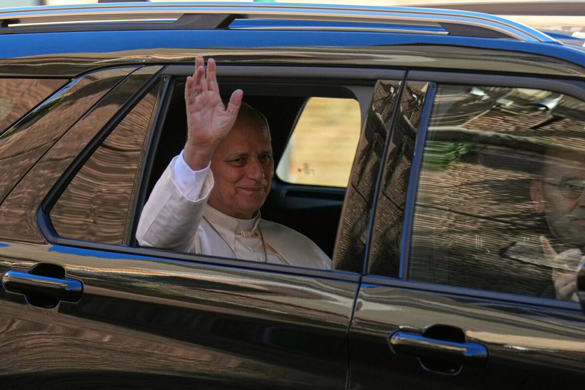 Papa Leone XIV è arrivato al Gemelli per l’operazione. Parolin: “La malattia un fulmine a ciel sereno, ma siamo fiduciosi” Papa Leone XIV è arrivato al Gemelli per l’operazione. Parolin: “La malattia un fulmine a ciel sereno, ma siamo fiduciosi”