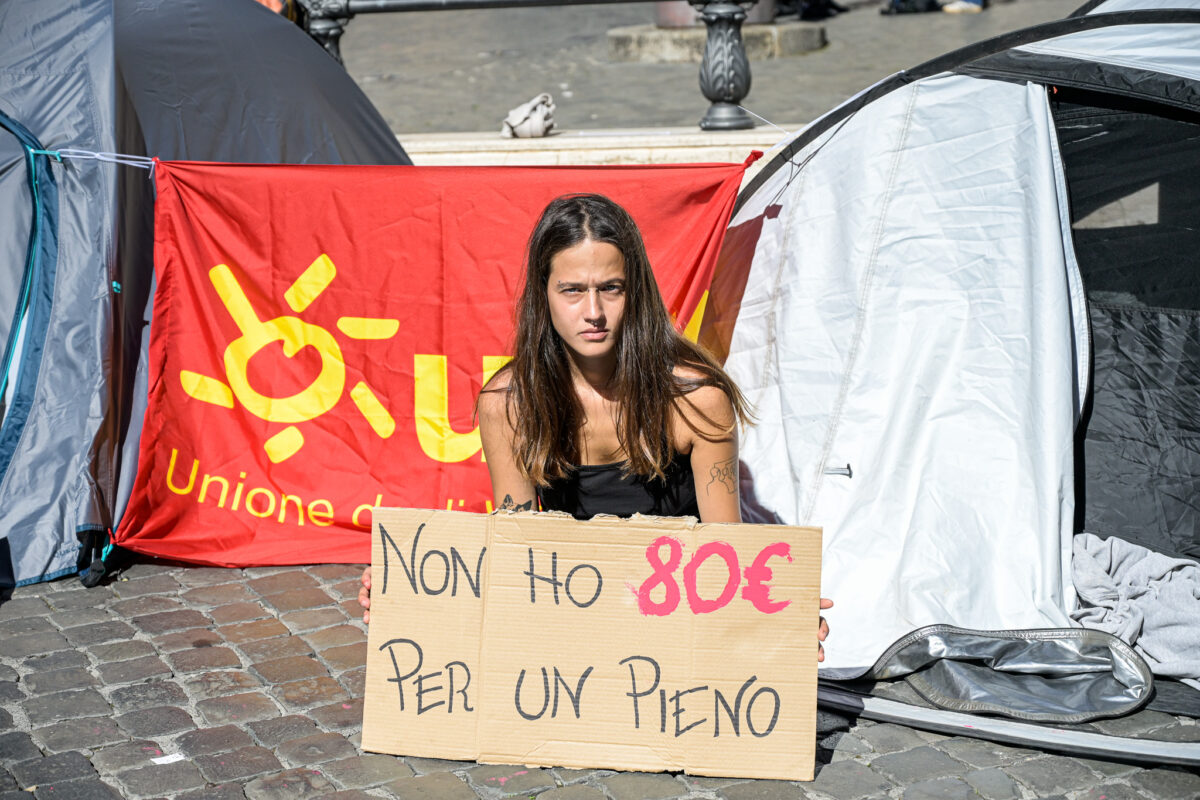 Università, gli studenti sfidano il governo: tendopoli a Montecitorio Università, gli studenti sfidano il governo: tendopoli a Montecitorio