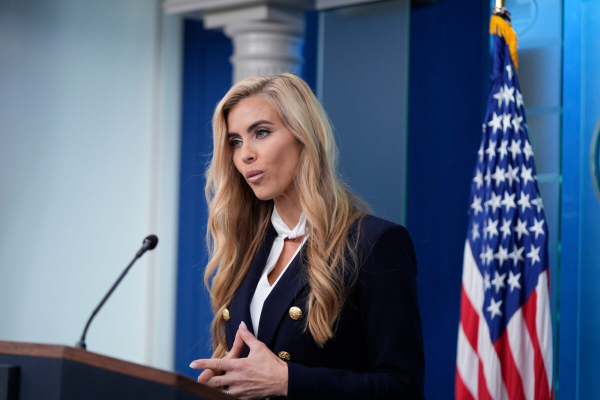 Tutti gli uomini (e le donne) del presidente: da Spicer ai 5 giorni di Katie Zacharia, la girandola dei portavoce di Trump Tutti gli uomini (e le donne) del presidente: da Spicer ai 5 giorni di Katie Zacharia, la girandola dei portavoce di Trump
