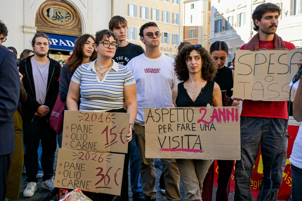 Università, gli studenti sfidano il governo: tendopoli a Montecitorio Università, gli studenti sfidano il governo: tendopoli a Montecitorio