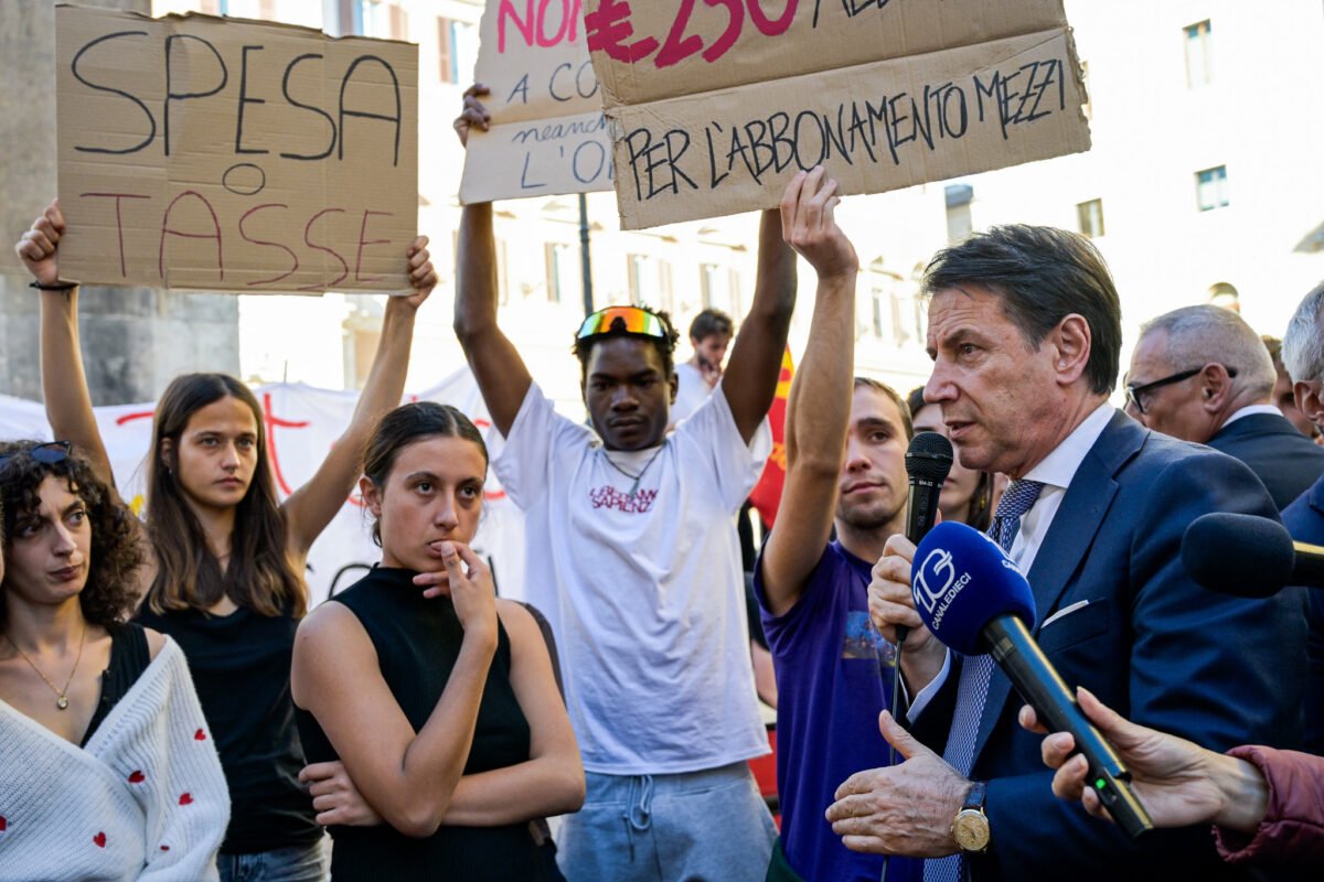 Università, gli studenti sfidano il governo: tendopoli a Montecitorio Università, gli studenti sfidano il governo: tendopoli a Montecitorio