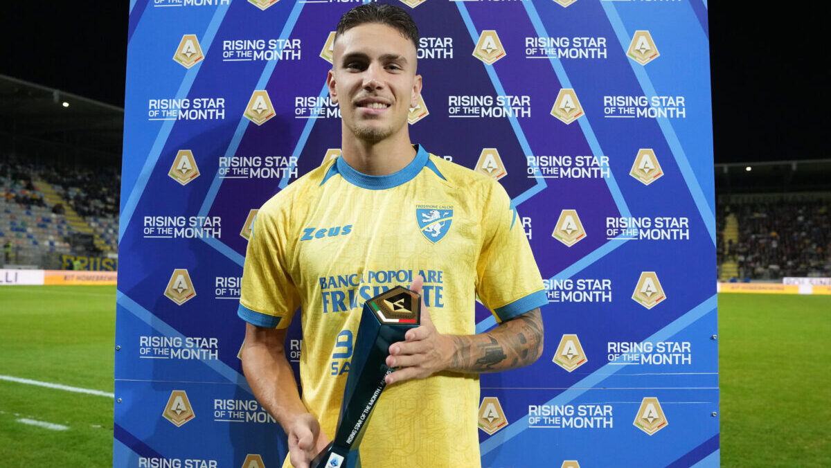 Serie A, Raimondo MVP della settima giornata: tripletta storica e già 7 gol in campionato. Ecco chi è il bomber che fa volare il Frosinone Serie A, Raimondo MVP della settima giornata: tripletta storica e già 7 gol in campionato. Ecco chi è il bomber che fa volare il Frosinone