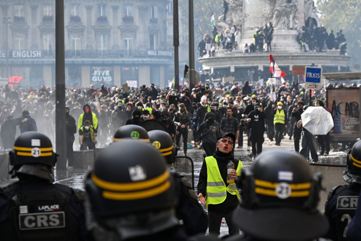 Francia in allarme per le proteste: 70mila agenti mobilitati, vietato il corteo nel centro di Parigi. Nuñez: “Giornata ad alto rischio” Francia in allarme per le proteste: 70mila agenti mobilitati, vietato il corteo nel centro di Parigi. Nuñez: “Giornata ad alto rischio”
