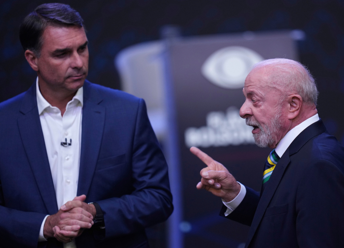 Elezioni in Brasile, Lula in rimonta e Bolsonaro jr prova a fermarlo. Istanza per annullare la sua candidatura per “abuso di potere”. Scoppia il caos Elezioni in Brasile, Lula in rimonta e Bolsonaro jr prova a fermarlo. Istanza per annullare la sua candidatura per “abuso di potere”. Scoppia il caos