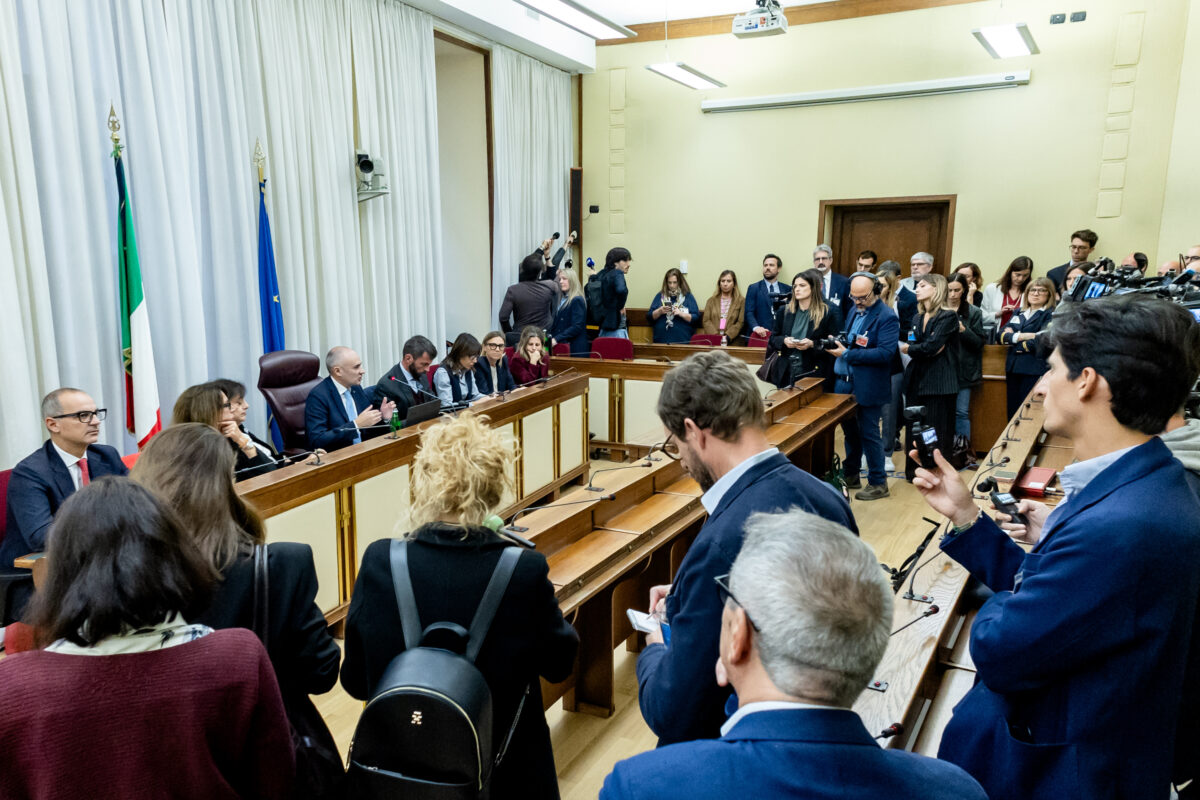 Morte David Rossi, la famiglia dopo le parole di Vinci: “Non ci accontentiamo di verità proclamate attraverso i media” Morte David Rossi, la famiglia dopo le parole di Vinci: “Non ci accontentiamo di verità proclamate attraverso i media”