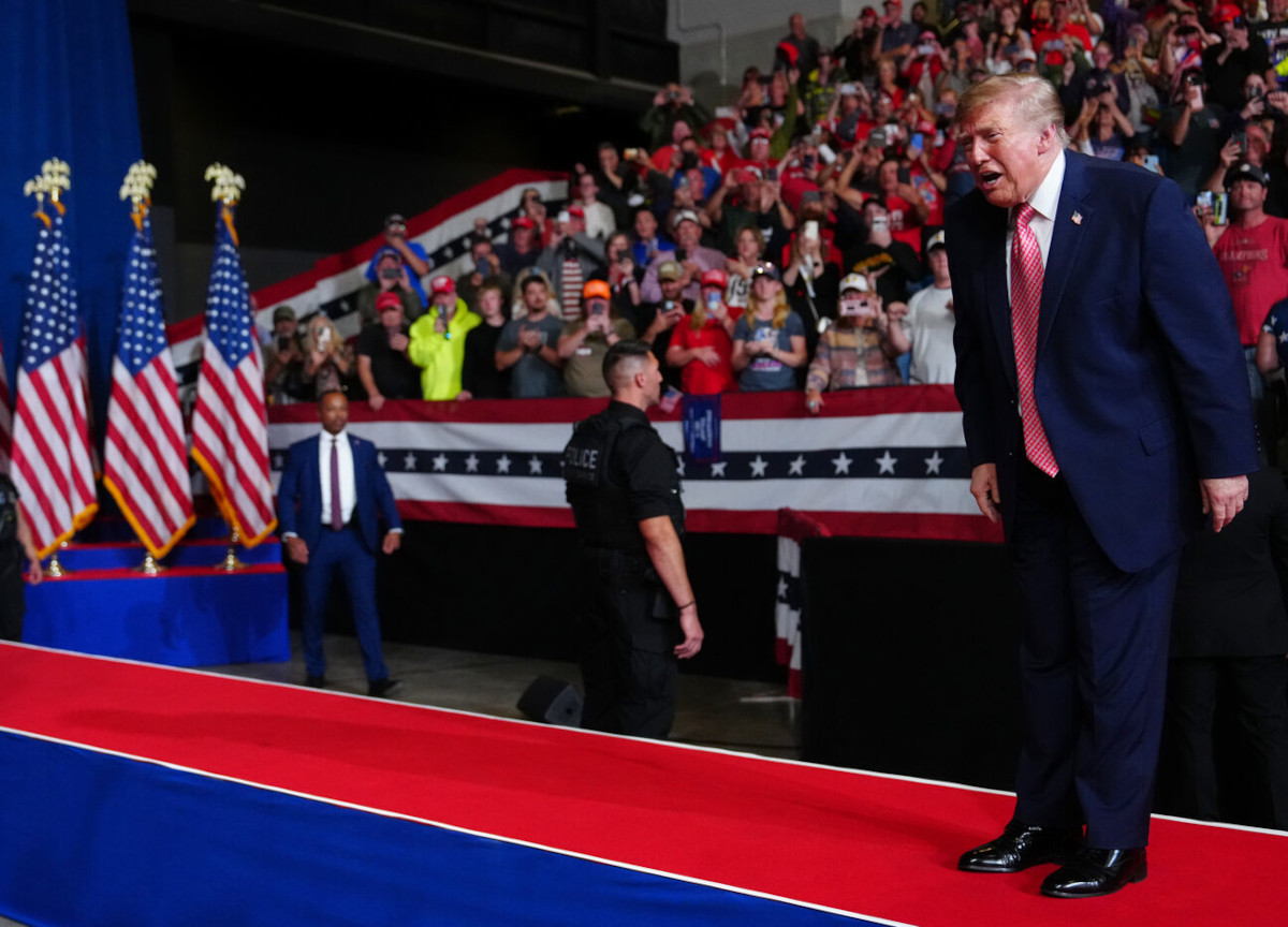 Elezioni midterm, “Trump non accetterà l’esito del voto. Prepariamoci a qualsiasi eventualità”. Funzionari della sicurezza lanciano l’allarme Elezioni midterm, “Trump non accetterà l’esito del voto. Prepariamoci a qualsiasi eventualità”. Funzionari della sicurezza lanciano l’allarme