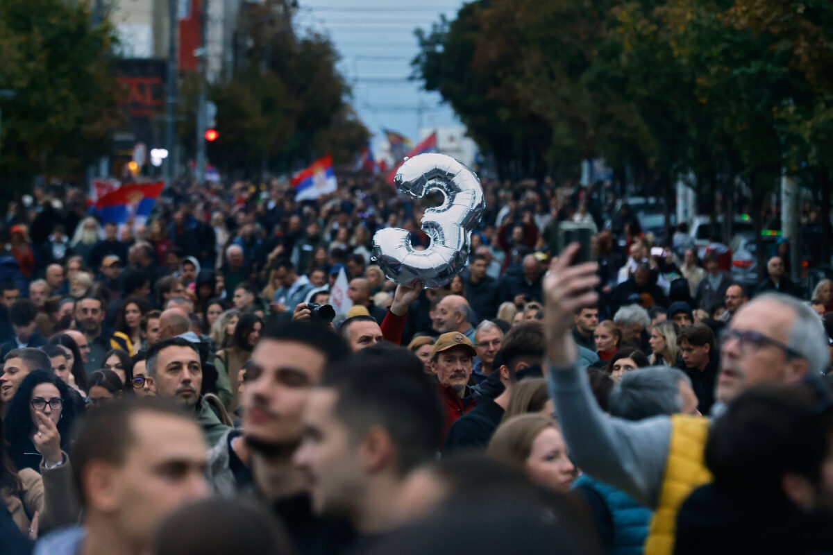 Serbia al bivio, Vučić sfidato dagli studenti: le elezioni dopo mesi di proteste di piazza. 6,4 milioni al voto Serbia al bivio, Vučić sfidato dagli studenti: le elezioni dopo mesi di proteste di piazza. 6,4 milioni al voto