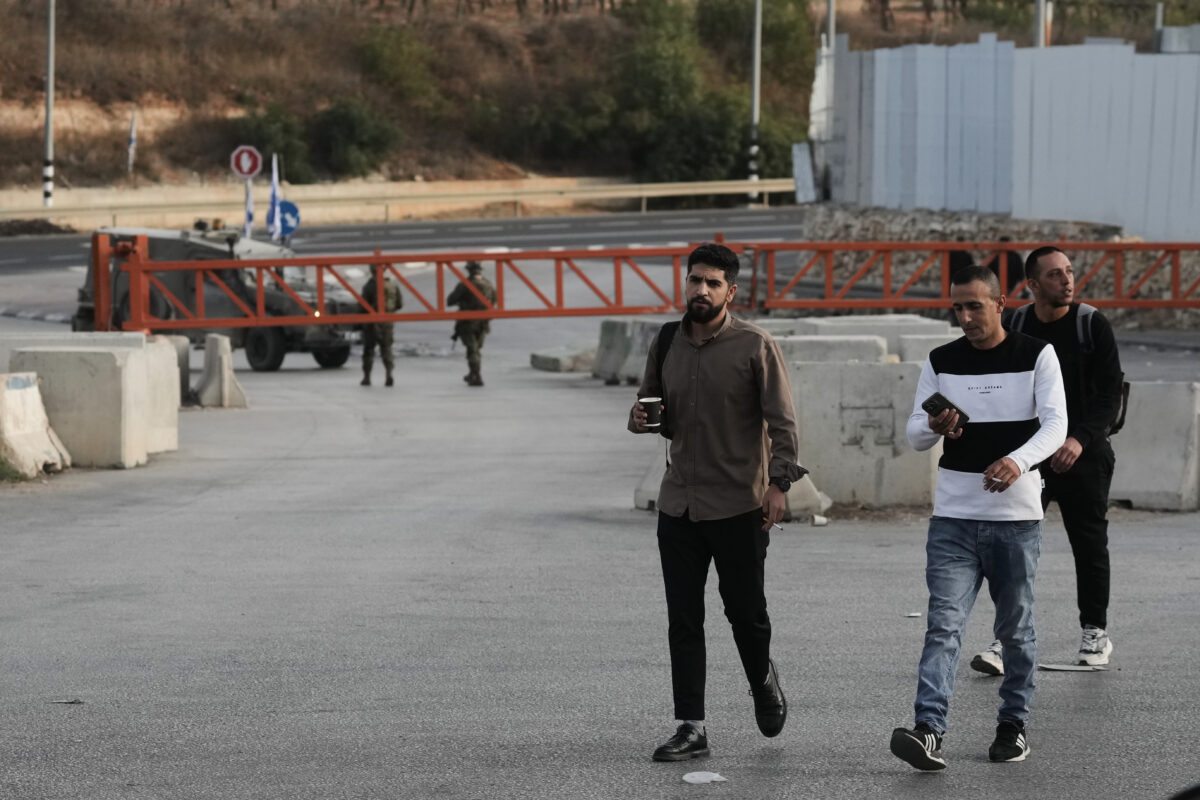 Israele, chiusi i valichi con la Cisgiordania per le elezioni del 27 ottobre: stop agli ingressi dei lavoratori palestinesi Israele, chiusi i valichi con la Cisgiordania per le elezioni del 27 ottobre: stop agli ingressi dei lavoratori palestinesi