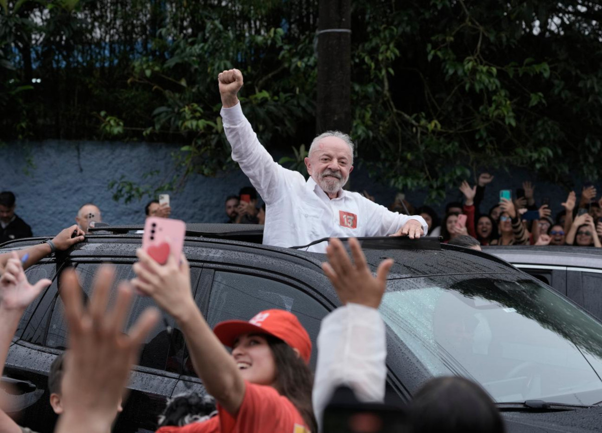 Elezioni in Brasile, trionfa Lula: incredibile rimonta su Bolsonaro jr (che chiede l’annullamento del voto). Trump: “Metodo Biden, i comunisti una volta al potere…” Elezioni in Brasile, trionfa Lula: incredibile rimonta su Bolsonaro jr (che chiede l’annullamento del voto). Trump: “Metodo Biden, i comunisti una volta al potere…”