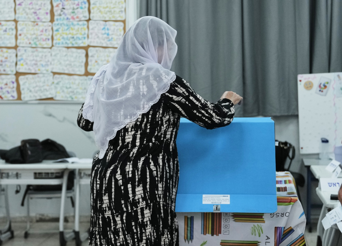 Elezioni in Israele, spunta l’ombra della corruzione. “Soldi agli elettori arabi dal Qatar”. Scattano 4 arresti Elezioni in Israele, spunta l’ombra della corruzione. “Soldi agli elettori arabi dal Qatar”. Scattano 4 arresti