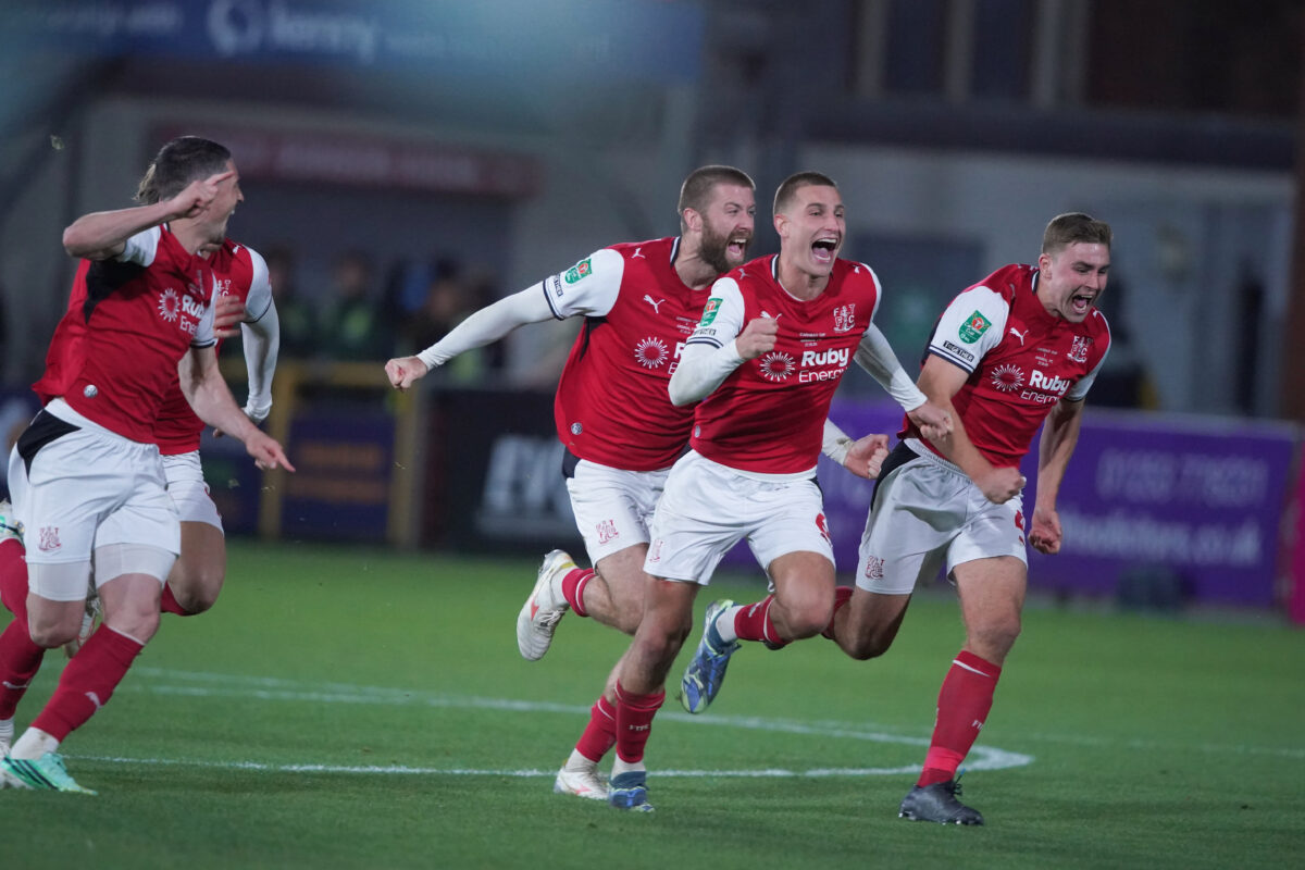 Carabao Cup, il piccolo Fleetwood (quarta serie) fa fuori l’Arsenal campione d’Inghilterra. Una storia tutta inglese. Gli highlights Carabao Cup, il piccolo Fleetwood (quarta serie) fa fuori l’Arsenal campione d’Inghilterra. Una storia tutta inglese. Gli highlights