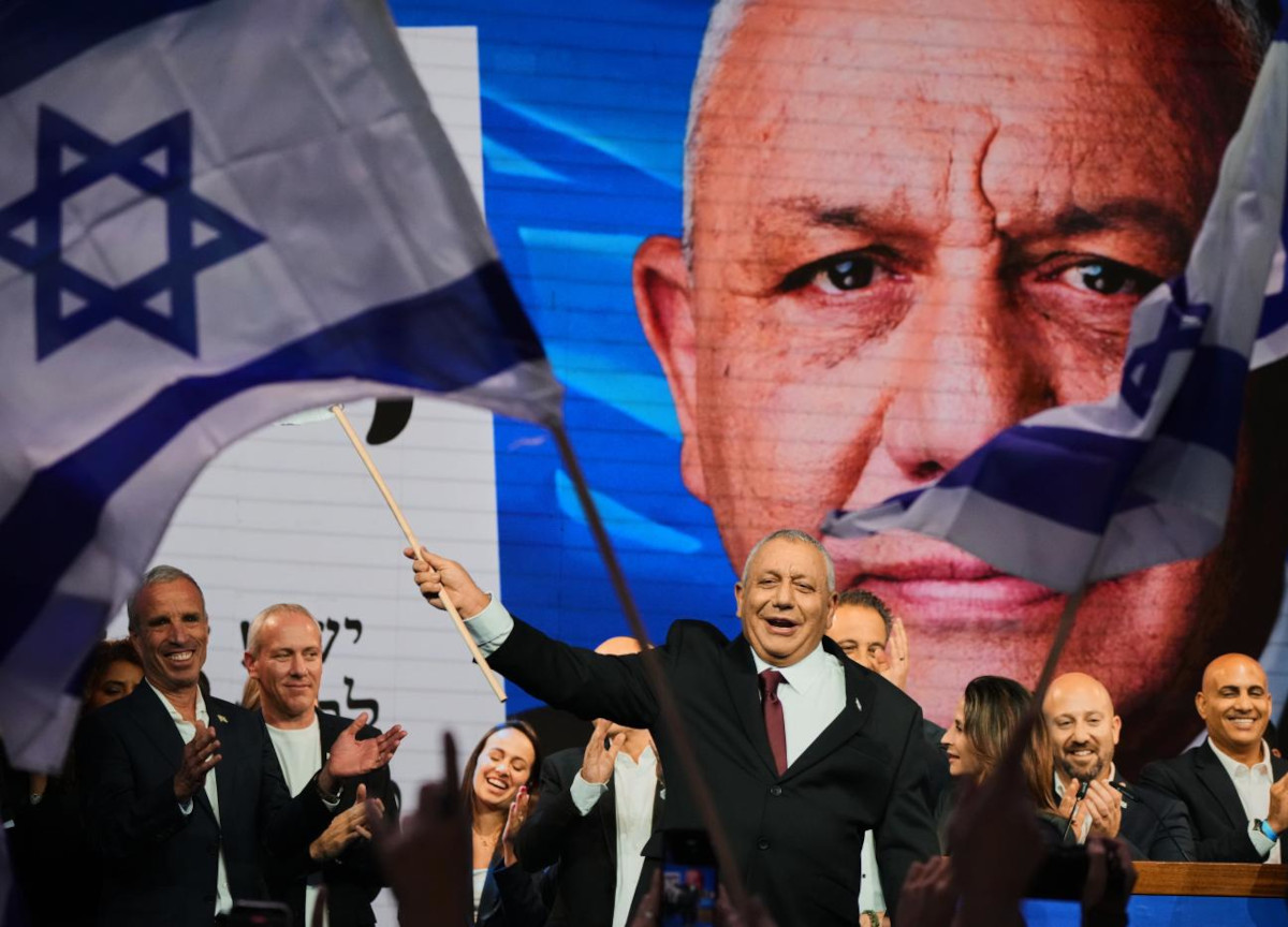 Elezioni in Israele, chi è Gadi Eisenkot: l’anti-Bibi in divisa che ha perso il figlio soldato a Gaza e conquistato l’opposizione Elezioni in Israele, chi è Gadi Eisenkot: l’anti-Bibi in divisa che ha perso il figlio soldato a Gaza e conquistato l’opposizione