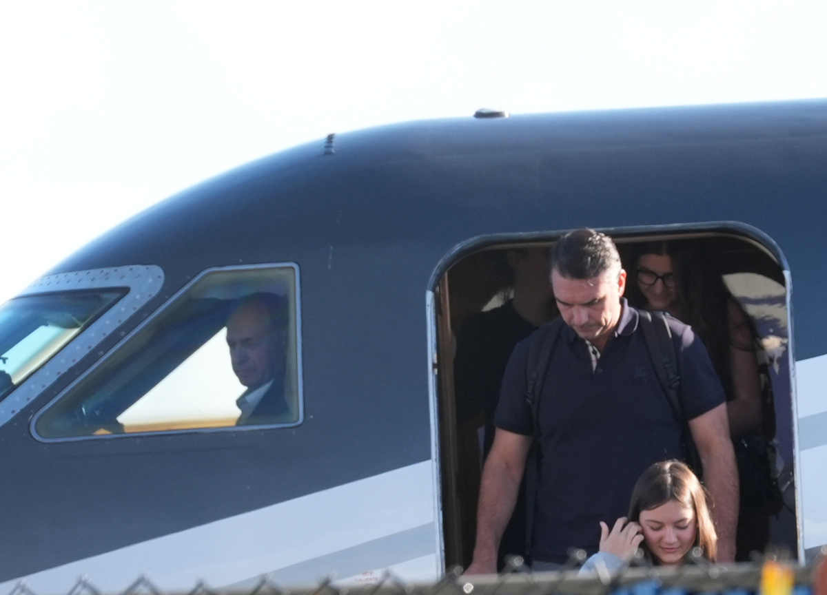 Bolsonaro jr rompe il silenzio da Miami: “Sono io il presidente eletto del Brasile. Un’organizzazione criminale…” Bolsonaro jr rompe il silenzio da Miami: “Sono io il presidente eletto del Brasile. Un’organizzazione criminale…”
